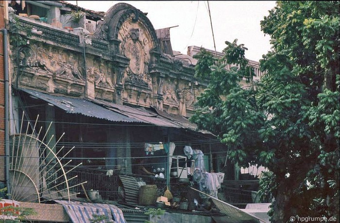 Nhà kiến trúc Pháp trên phố cổ, 1992.